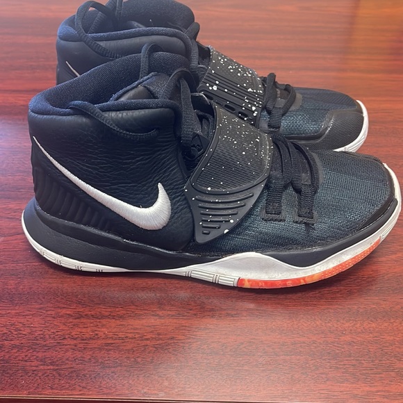 Kyrie 6 Size 3Y - Picture 2 of 8